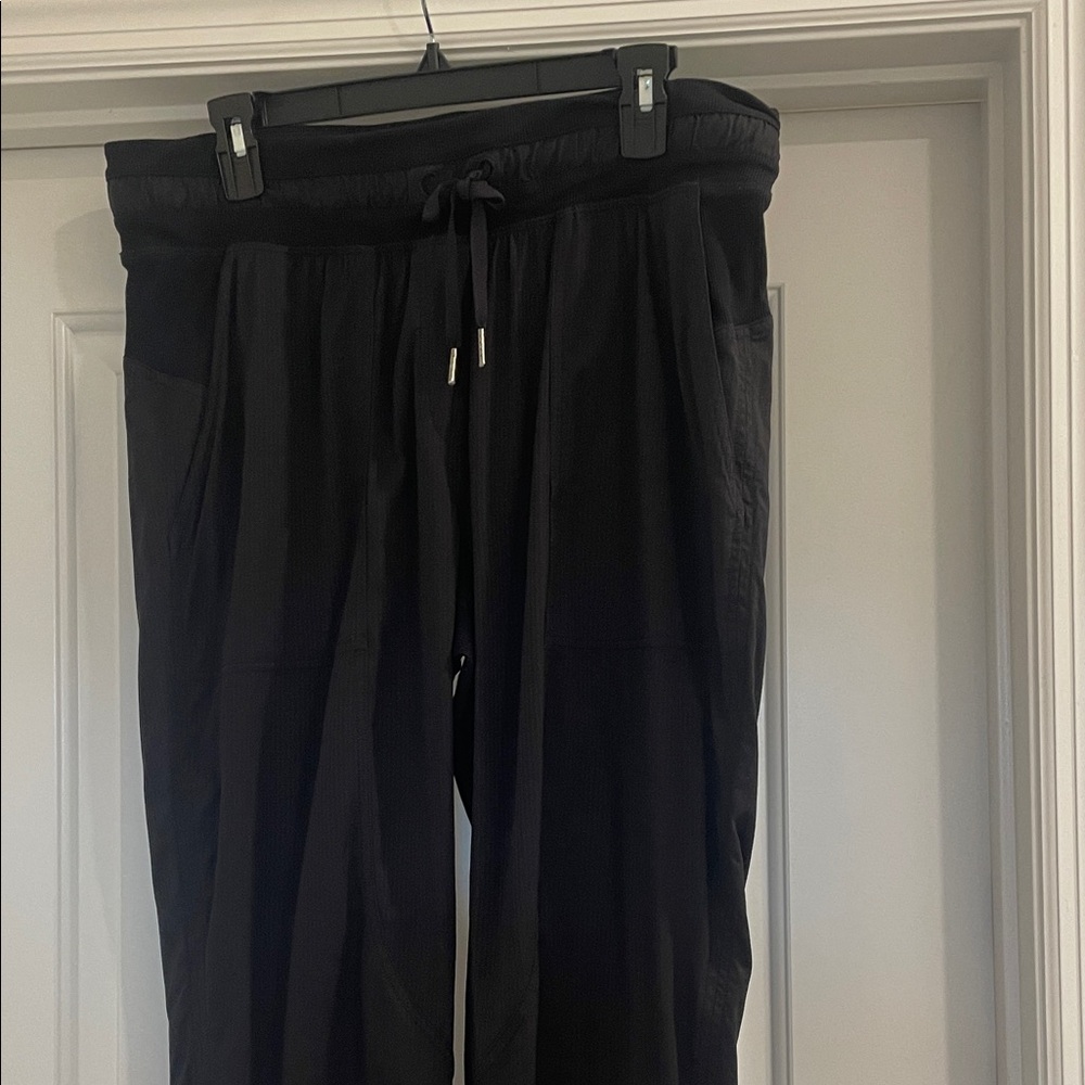 Lululemon Athletica Dance Studio Mid-Rise Crop Pant excellent condition